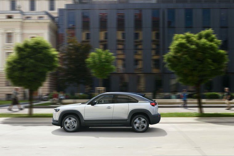 Xe điện Mazda MX-30 chính thức bán ra tại Nhật Bản, sẽ sớm xuất hiện tại những thị trường khác ảnh 1