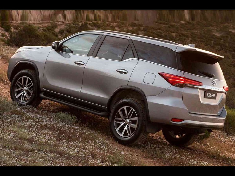 Toyota Fortuner nhân ưu đãi lớn trong tháng 7 ảnh 2