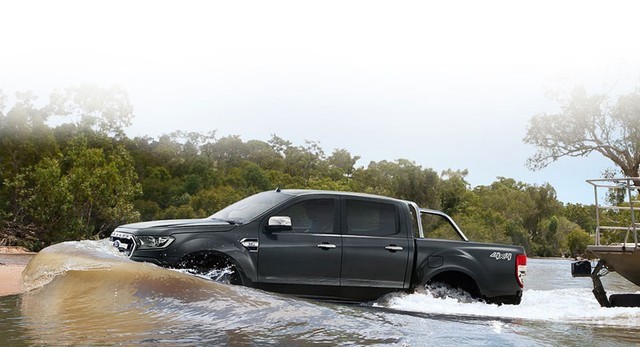 Mưa lớn nhiều ô tô gặp rắc rối, Ford lập tức quảng cáo khả năng lội nước vượt trội ảnh 2