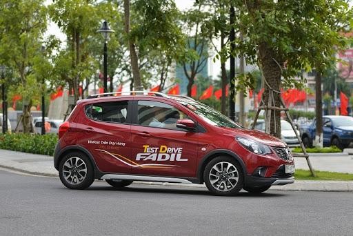 Đảm bảo 5K mùa dịch, VinFast tiên phong phục vụ lái thử xe, ký hợp đồng tại nhà khách hàng ảnh 2