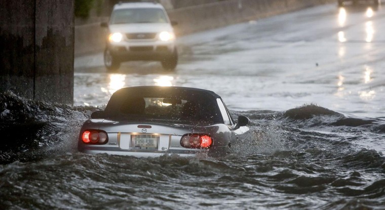 Những điều cần phải chú ý khi điều khiển ô tô trong mùa mưa ảnh 2