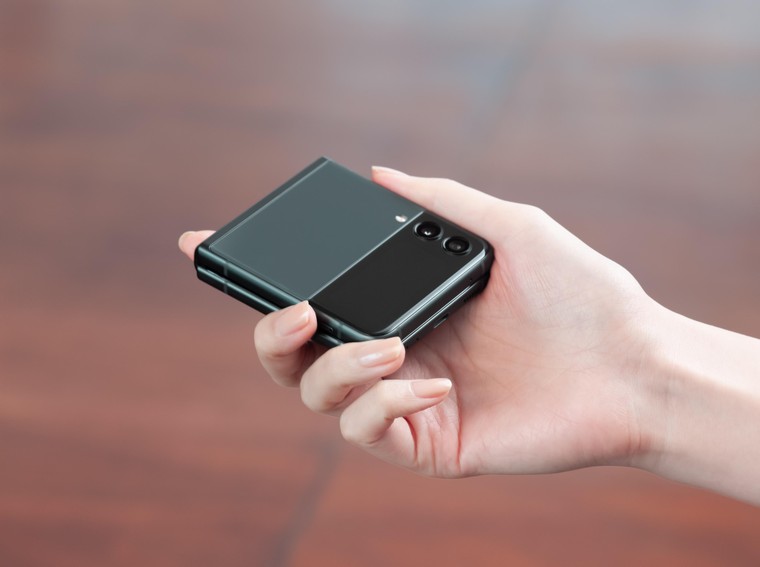 Samsung Galaxy Z Flip 3 5G - ‘phụ kiện thời trang thông minh’ có giá bán từ 999 USD ảnh 2