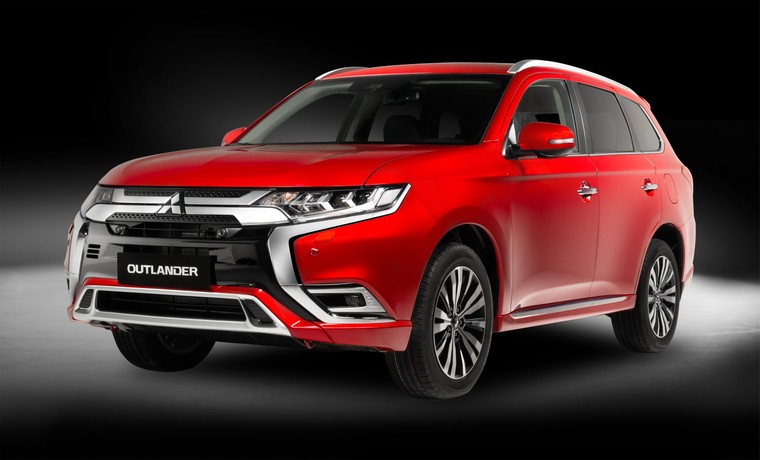 Mitsubishi Outlander nâng cấp 14 điểm, giá không đổi ảnh 1