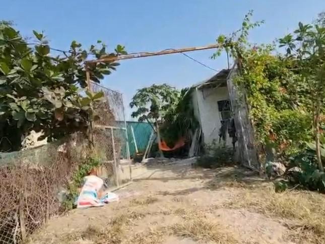 Bất thường đường dây nhập siêu xe biếu tặng: Hộ nghèo được tặng siêu xe ảnh 1