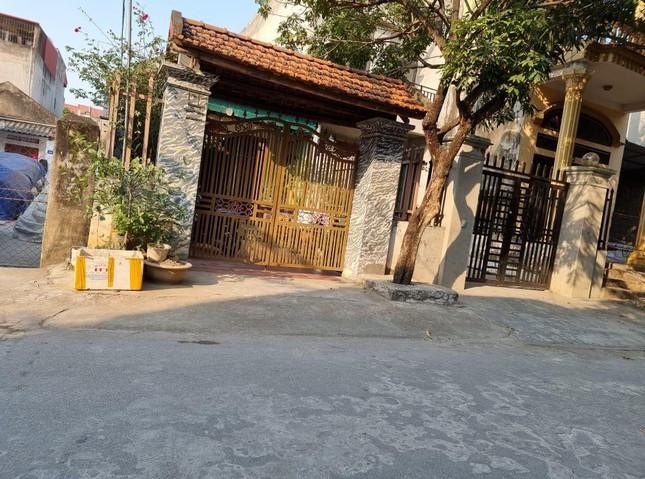 Bất thường đường dây nhập siêu xe biếu tặng: Hộ nghèo được tặng siêu xe ảnh 2