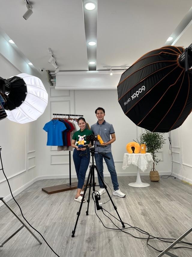 Một nhà bán hàng tăng trưởng 500% và “cháy hàng” nhờ livestream TMĐT ảnh 2