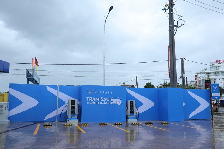 VinFast và Petrolimex khai trương dịch vụ sạc xe điện trên toàn hệ thống Petrolimex ảnh 3