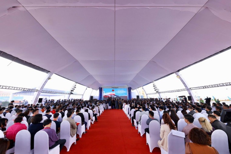 Vinfast xuất khẩu lô xe điện đầu tiên ra Thế giới ảnh 2