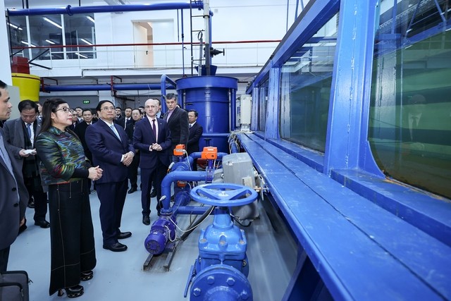 Thủ tướng Phạm Minh Chính thăm, làm việc tại Đại học Kỹ thuật Xây dựng Bucharest ảnh 2