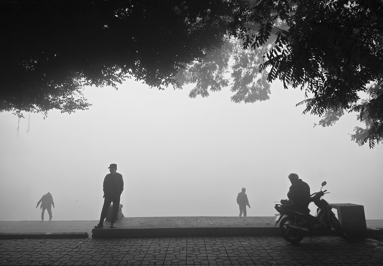 Hà Nội mù sương trong ngày tiễn ông Công ông Táo về trời ảnh 2