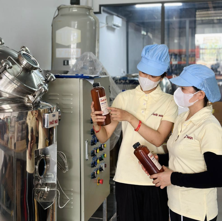 Lưu giữ vị ngọt núi rừng đại ngàn trong từng giọt mật ong của Tiệm Phố Núi ảnh 2