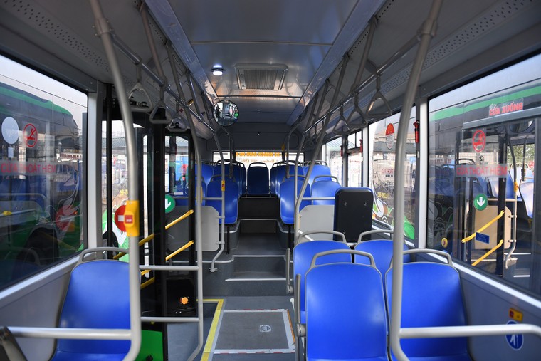 Cận cảnh mẫu xe buýt điện đô thị vừa ra mắt của VinFast ảnh 6