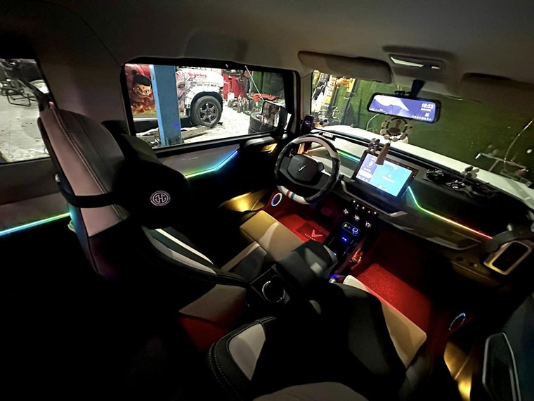 Người người, nhà nhà khoe các mẫu VinFast VF 3 "độc bản" trước ngày tranh tài cuộc thi sáng tạo ảnh 1