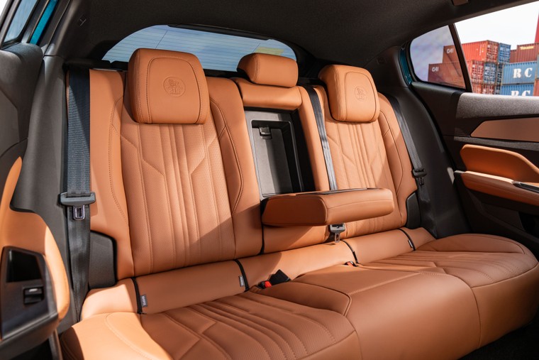 Peugeot 408 Legend Edition chính thức ra mắt tại Việt Nam: Dấu ấn 215 năm di sản và khát vọng tương lai của thương hiệu Peugeot ảnh 4