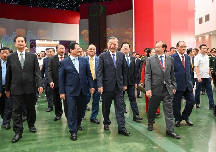 Vingroup ghi dấu ấn kiến tạo tại triển lãm ‘Thành tựu đất nước: 80 năm hành trình Độc lập - Tự do - Hạnh phúc’ ảnh 1