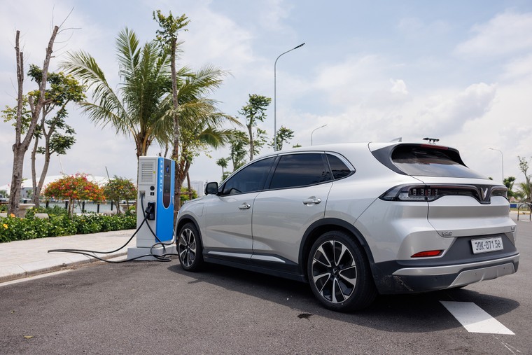 V-Green đưa vào vận hành trạm sạc xe điện lớn nhất cả nước tại trung tâm triển lãm Việt Nam ảnh 3