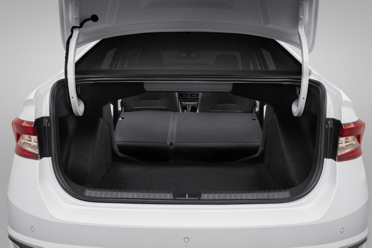 Skoda Việt Nam chính thức ra mắt Slavia - Mẫu sedan hạng B hoàn toàn mới ảnh 2