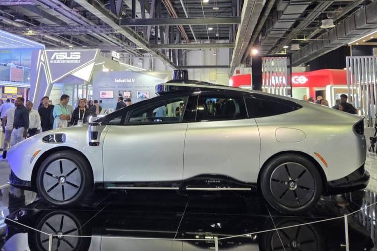 Xe điện tự lái đầu tiên trên thế giới 'Made-by-VinFast' gây tò mò ở Trung Đông ảnh 1