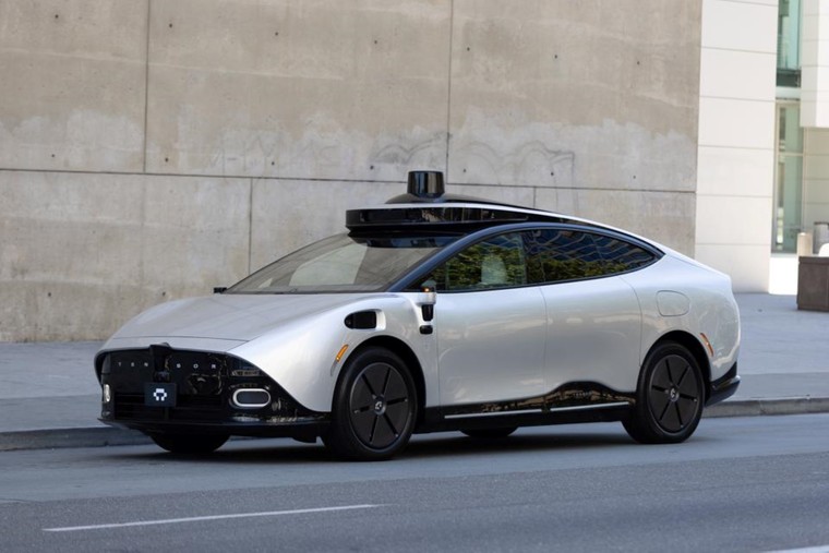 Xe điện tự lái đầu tiên trên thế giới 'Made-by-VinFast' gây tò mò ở Trung Đông ảnh 2