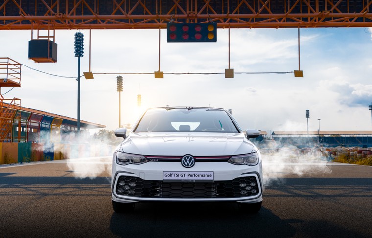 Huyền thoại VƯỢT thời gian - Volkswagen Golf chính thức ra mắt ảnh 1