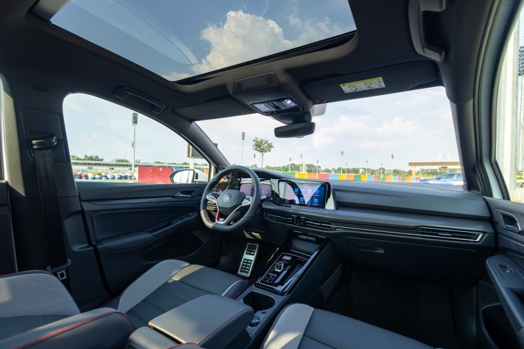 Huyền thoại VƯỢT thời gian - Volkswagen Golf chính thức ra mắt ảnh 3