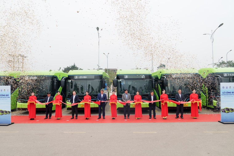 Liên Ninh chuyển đổi 100% sang xe buýt điện VinFast ảnh 1