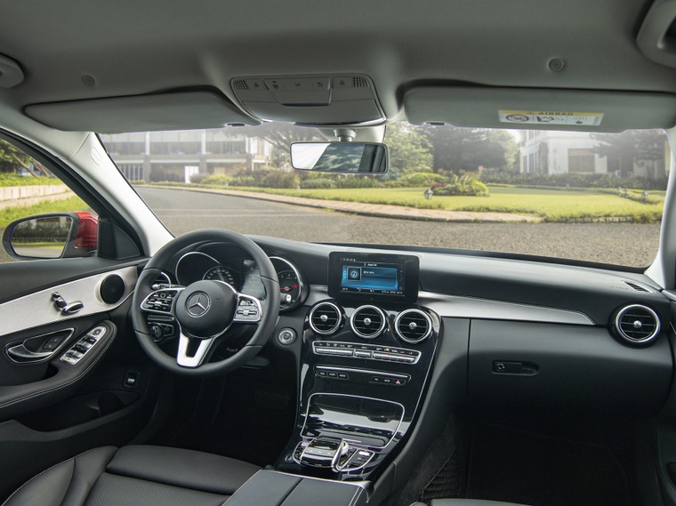 Mercedes Benz Việt Nam ra mắt 7 mẫu xe mới, bao gồm C180 và E180 ảnh 3