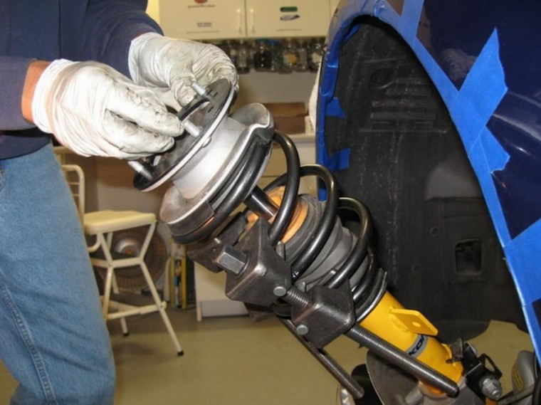 Tìm hiểu hoạt động của lò xo và giảm xóc trên ô tô ảnh 2