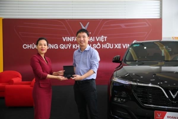 'Ông trùm' Rolls-Royce Việt Nam nhận xe VinFast Lux SA2.0 ảnh 1