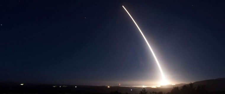 “Dằn mặt” Triều Tiên, Mỹ cũng phóng tên lửa ICBM ảnh 1