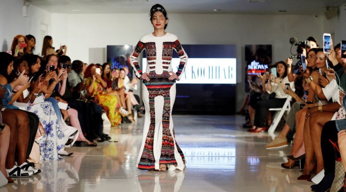 Ấn Độ: Nạn nhân của các vụ tấn công axit tự tin trên sàn catwalk ảnh 3