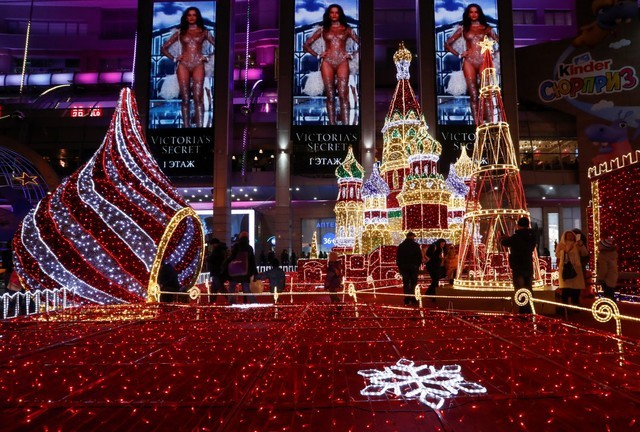 Không khí đón năm mới 2018 rộn ràng khắp thế giới ảnh 16