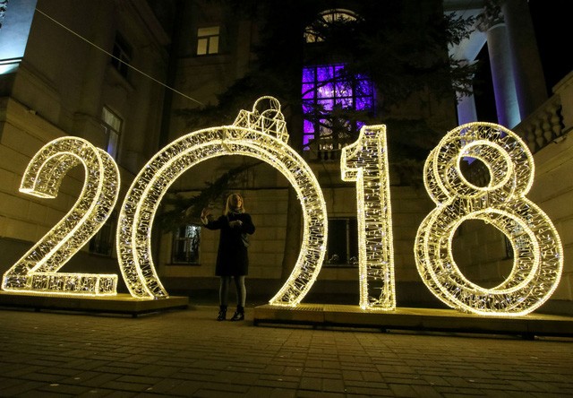 Không khí đón năm mới 2018 rộn ràng khắp thế giới ảnh 9