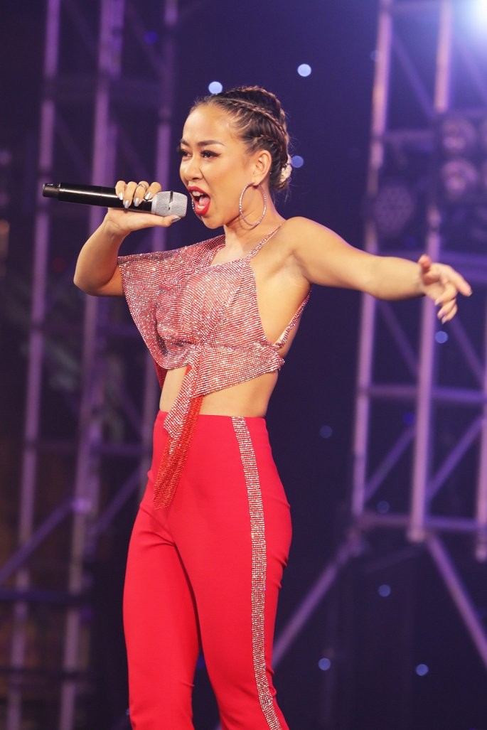 Ho Ngoc Ha do ve sexy voi Thao Trang, khoe duong cong quyen ru khong the roi mat hinh anh 2