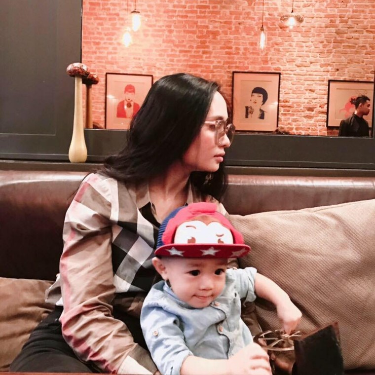 Gia thế nhà vợ của Văn Quyết - cầu thủ gỡ hòa cho U23 Việt Nam