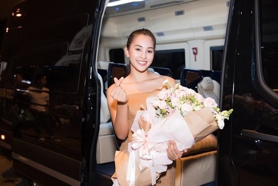 Hoa hậu Mỹ Linh, Á hậu Phương Nga đón Tiểu Vy trở về sau Miss World 2018