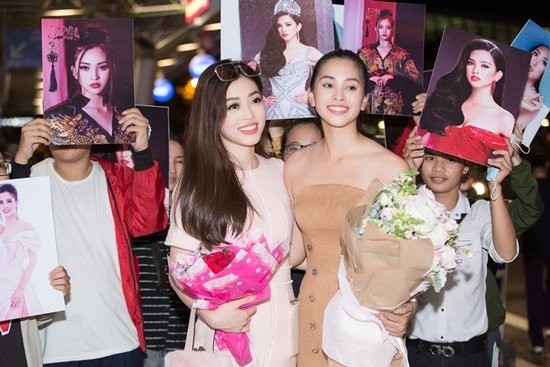 Hoa hậu Mỹ Linh, Á hậu Phương Nga đón Tiểu Vy trở về sau Miss World 2018