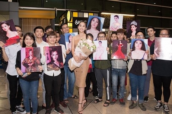 Hoa hậu Mỹ Linh, Á hậu Phương Nga đón Tiểu Vy trở về sau Miss World 2018