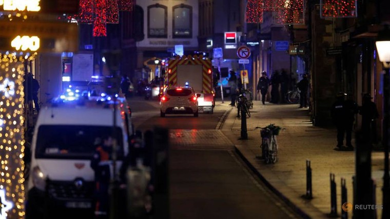 Nổ súng ở chợ Giáng sinh Pháp, ít nhất 2 người thiệt mạng ảnh 2