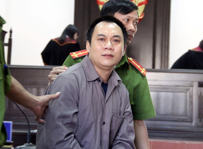 Luat su kien nghi cho tai xe container tong xe Innova duoc tai ngoai hinh anh 1