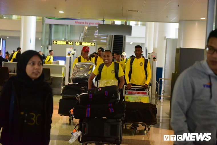 Anh: Cau thu Malaysia toi Viet Nam phong phanh ao coc hinh anh 1