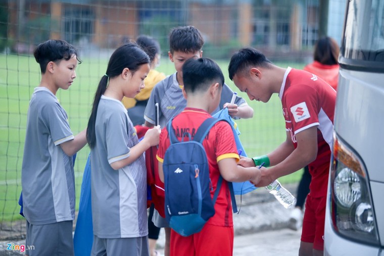 Quang Hai vang mat trong buoi tap tuyen Viet Nam don HLV the luc moi hinh anh 1