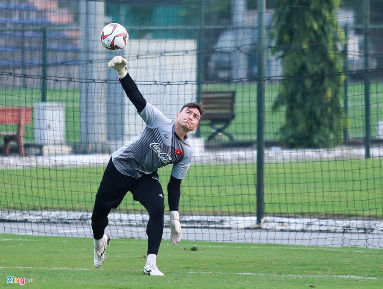 Quang Hai vang mat trong buoi tap tuyen Viet Nam don HLV the luc moi hinh anh 3