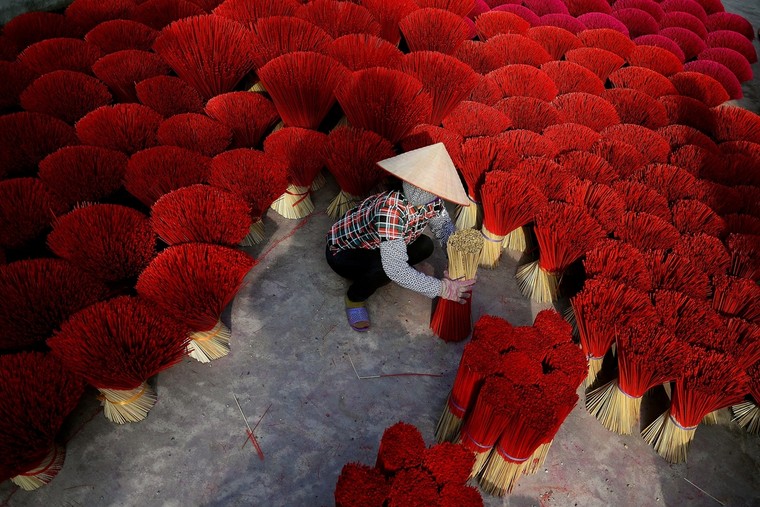 Làng nghề tăm hương Quảng Phú Cầu đẹp rực rỡ dưới ống kính nhiếp ảnh gia Ấn Độ ảnh 4