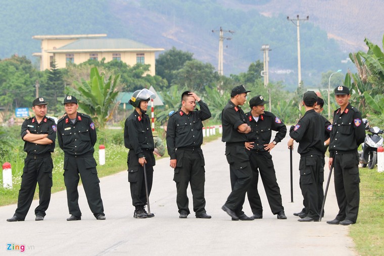 Khau sung cua nhom co thu trong oto suot nhieu gio da len dan hinh anh 2