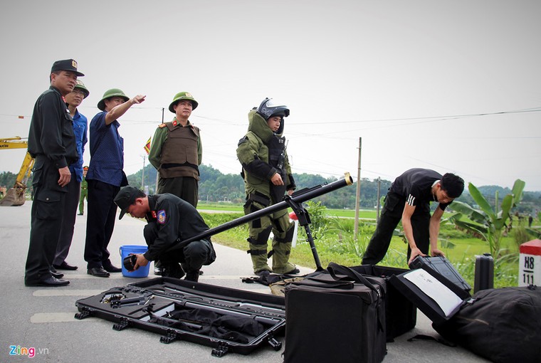 Khau sung cua nhom co thu trong oto suot nhieu gio da len dan hinh anh 1