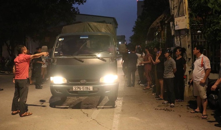 Cả đoàn xe cảnh sát giao thông chở tang vật gần tấn ma túy ở Nghệ An