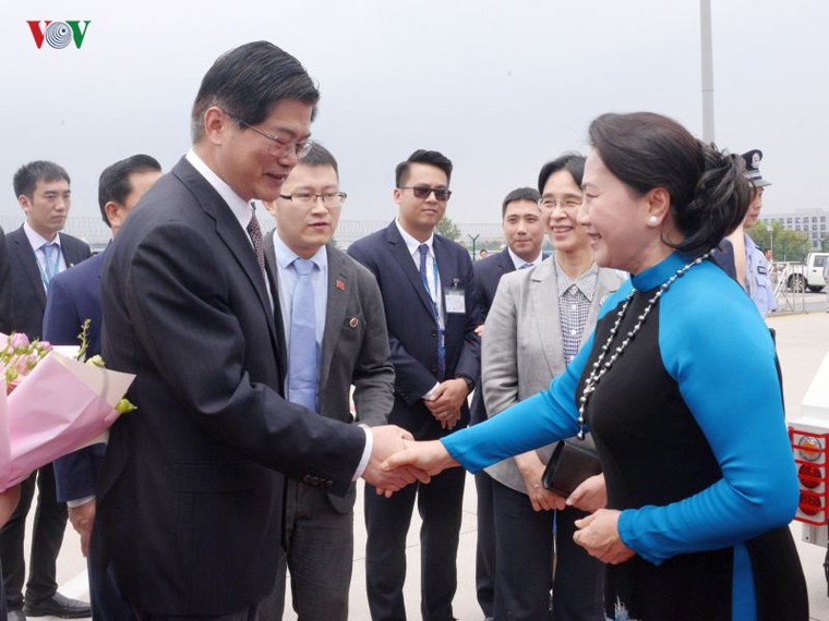 hinh anh hoat dong cua chu tich quoc hoi trong 5 ngay tham trung quoc hinh 2