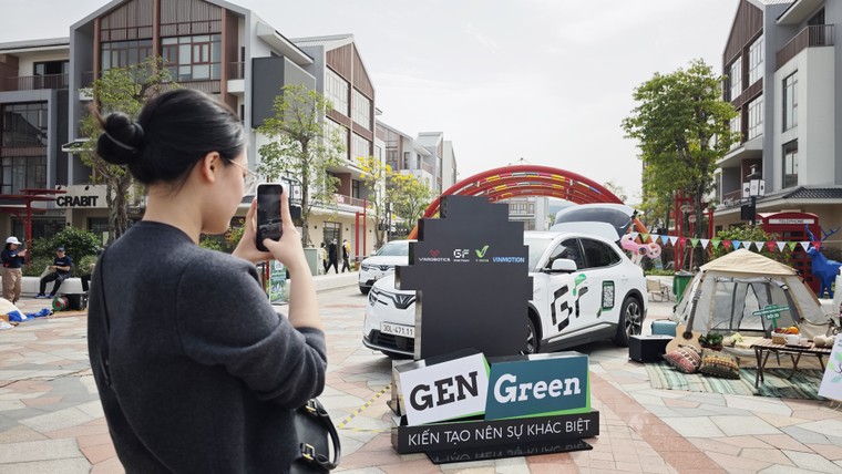 Gần 400 xe điện VinFast tạo biểu tượng "Vì Việt Nam Xanh", mở màn ấn tượng tại ngày hội Xanh lớn nhất Việt Nam ảnh 10