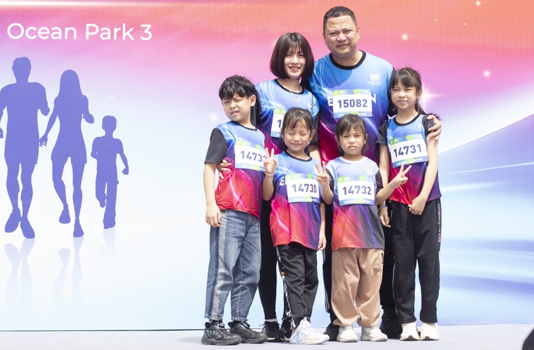 Gần 400 xe điện VinFast tạo biểu tượng "Vì Việt Nam Xanh", mở màn ấn tượng tại ngày hội Xanh lớn nhất Việt Nam ảnh 6